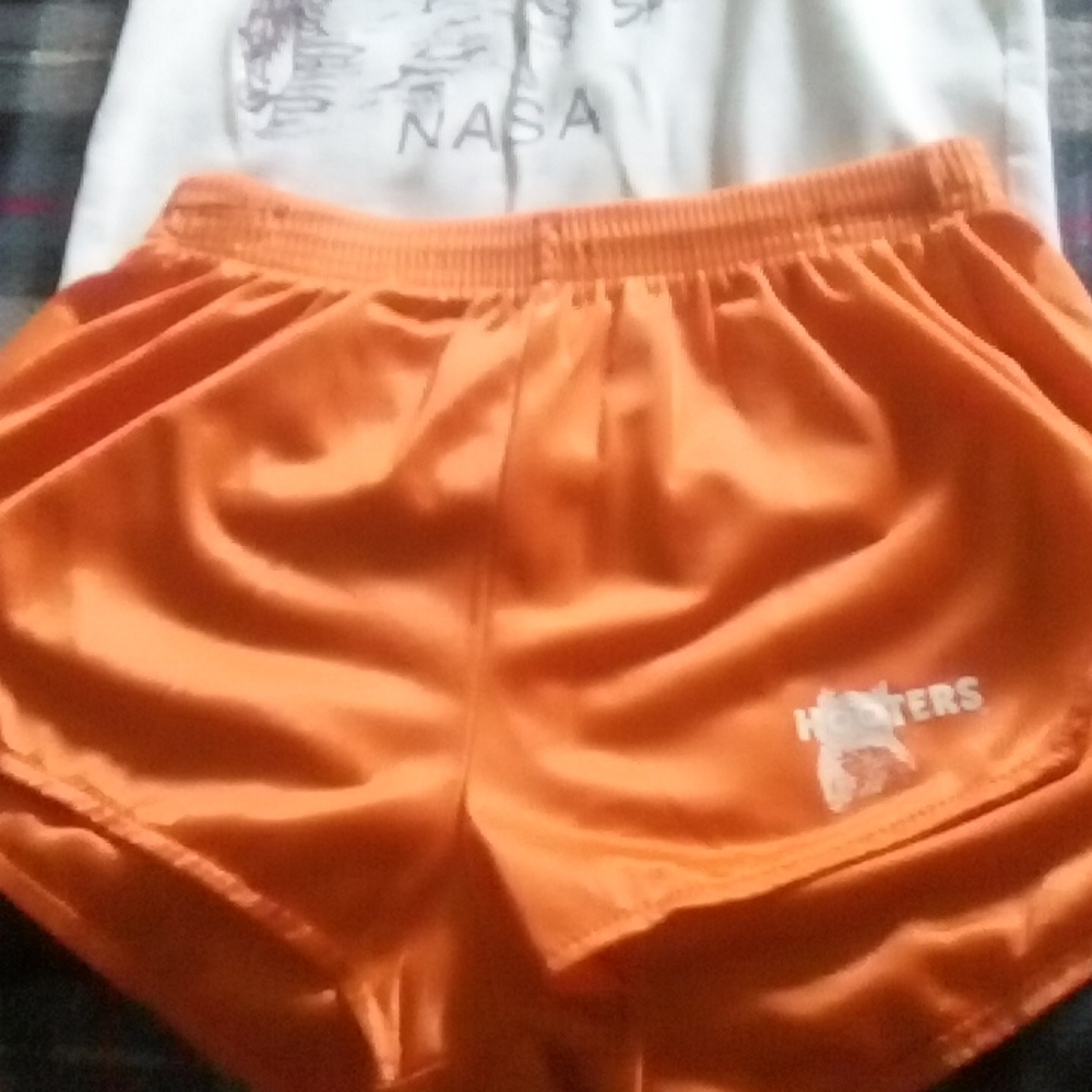 Hooters shorts & tank top